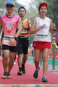 BIB: 45469, 40273, 425
                            <button type="button" onclick="openModal(8094834)" class="btn btn-primary btn-sm float-right btn-popup" data-toggle="modal" data-target=".modal-high-quality">
                        <i class="fas fa-shopping-cart"></i> Add to Cart
                    </button>
                                            <button type="button" onclick="isThisMe(8094834, true)" class="btn btn-success btn-sm float-right btn-popup btn-isme hidden" data-toggle="tooltip" data-placement="bottom" title="นี่คือรูปของคุณใช่ไหม คลิกที่นี่เพื่อเอาเข้าอัลบั้ม">
                        <i class="fas fa-plus"></i> Add to album
                    </button>
                    <button type="button" onclick="isThisMe(8094834, false)" class="btn btn-warning btn-sm float-right btn-popup btn-isnotme hidden">
                        <i class="fas fa-ban"></i> Remove from album
                    </button>